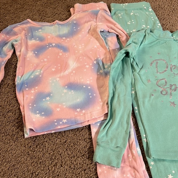 Pair of carters pajamas - Picture 2 of 3